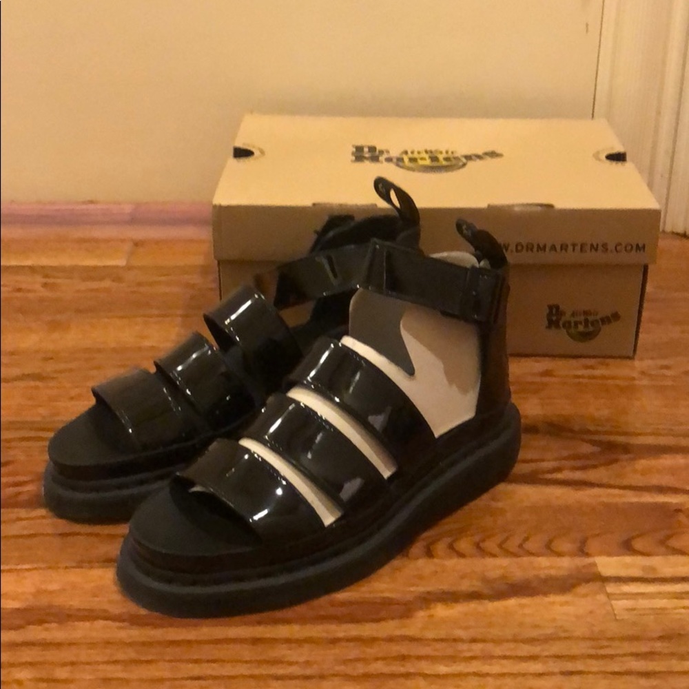 Dr. Martens Clarissa II Patent Lamper Sandal